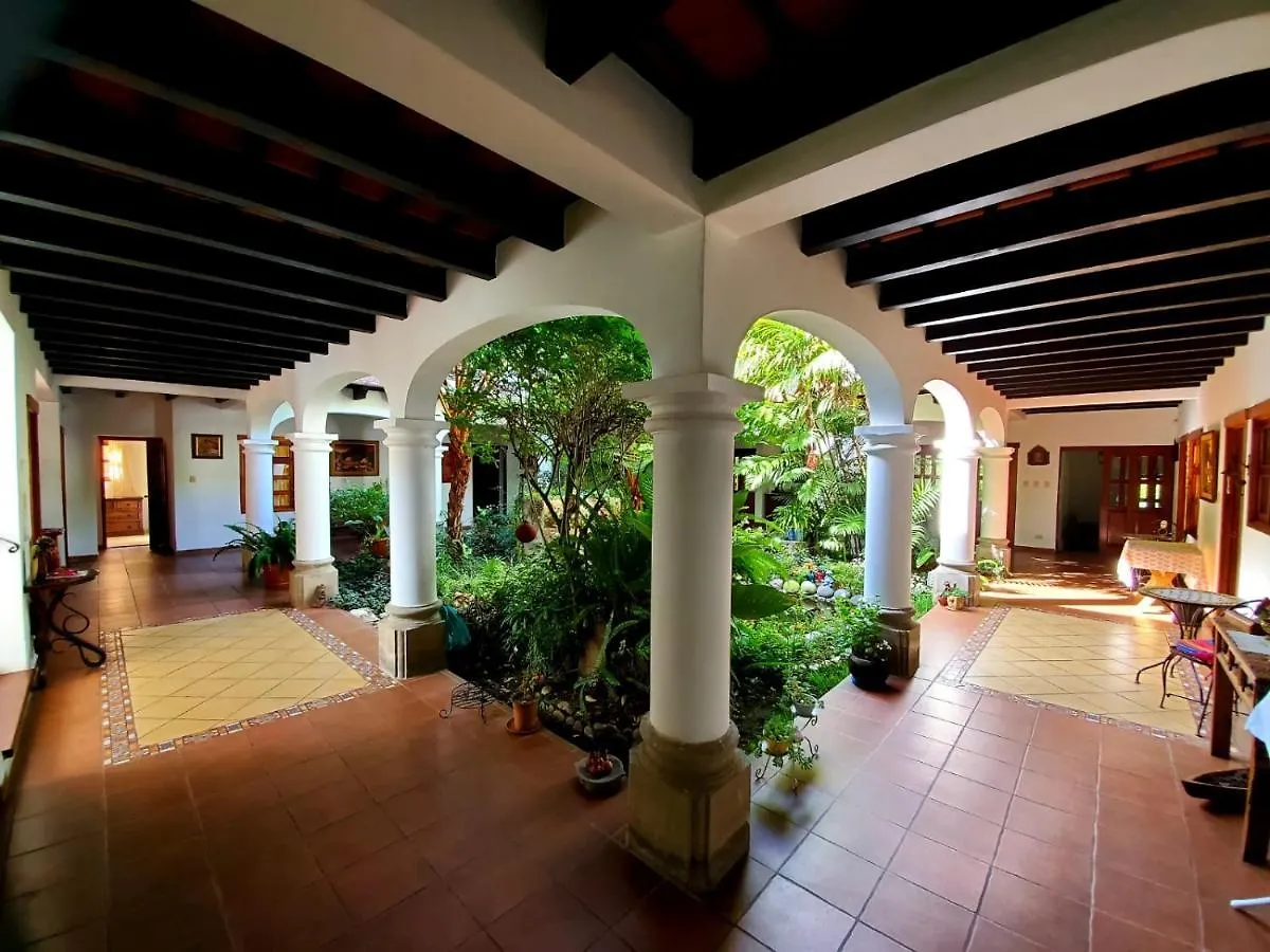 Hotel Y Jardines Casa Buho Antigua Guatemala